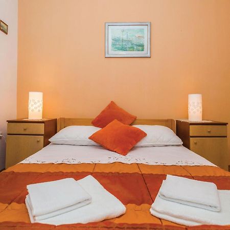 Amazing Apartment In Kastel Stafilic With Jacuzzi Kaštela エクステリア 写真