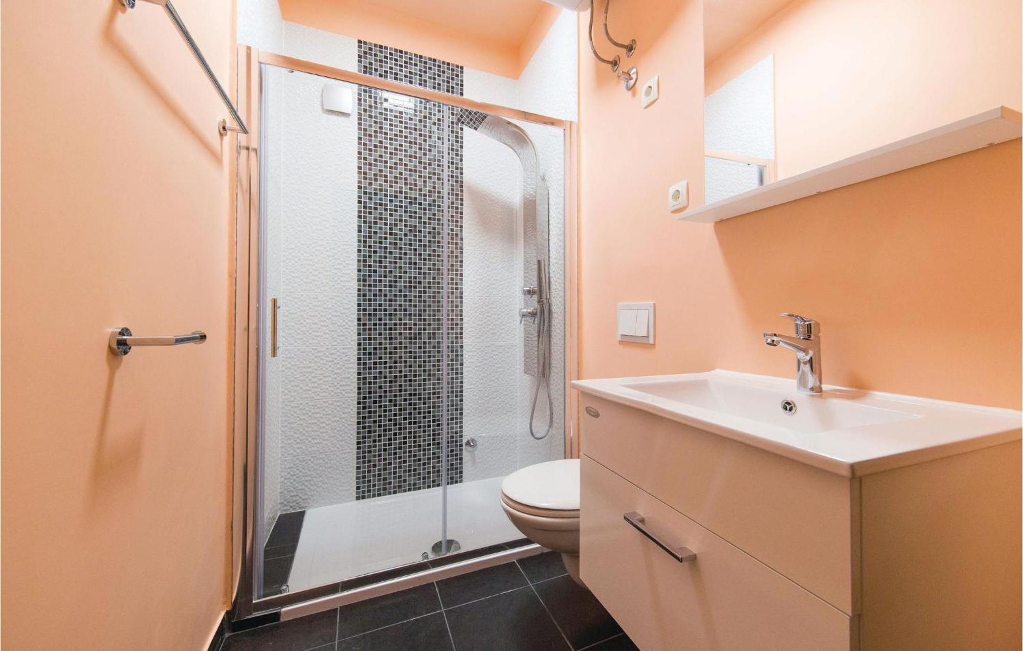 Amazing Apartment In Kastel Stafilic With Jacuzzi Kaštela エクステリア 写真