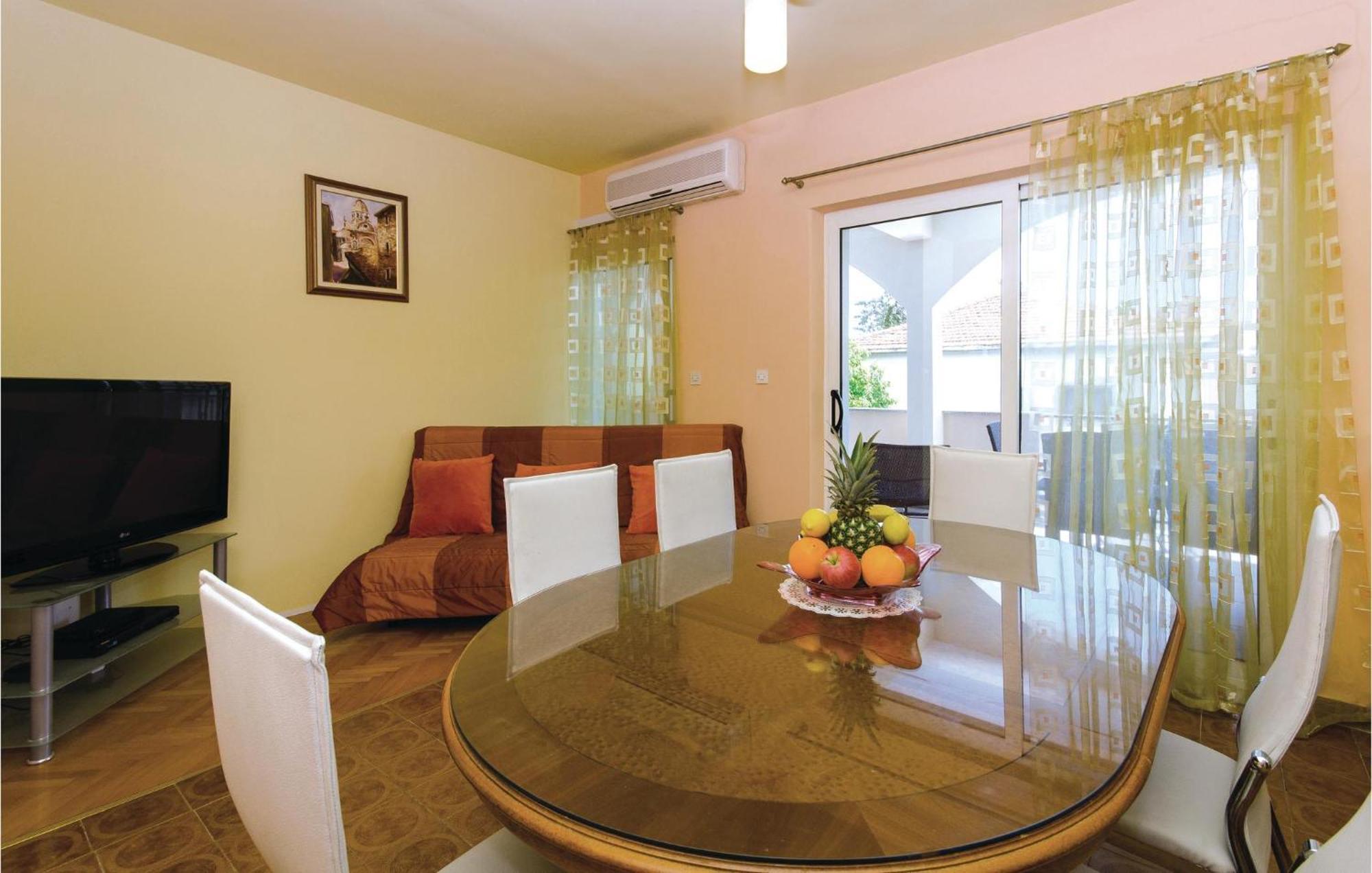 Amazing Apartment In Kastel Stafilic With Jacuzzi Kaštela エクステリア 写真