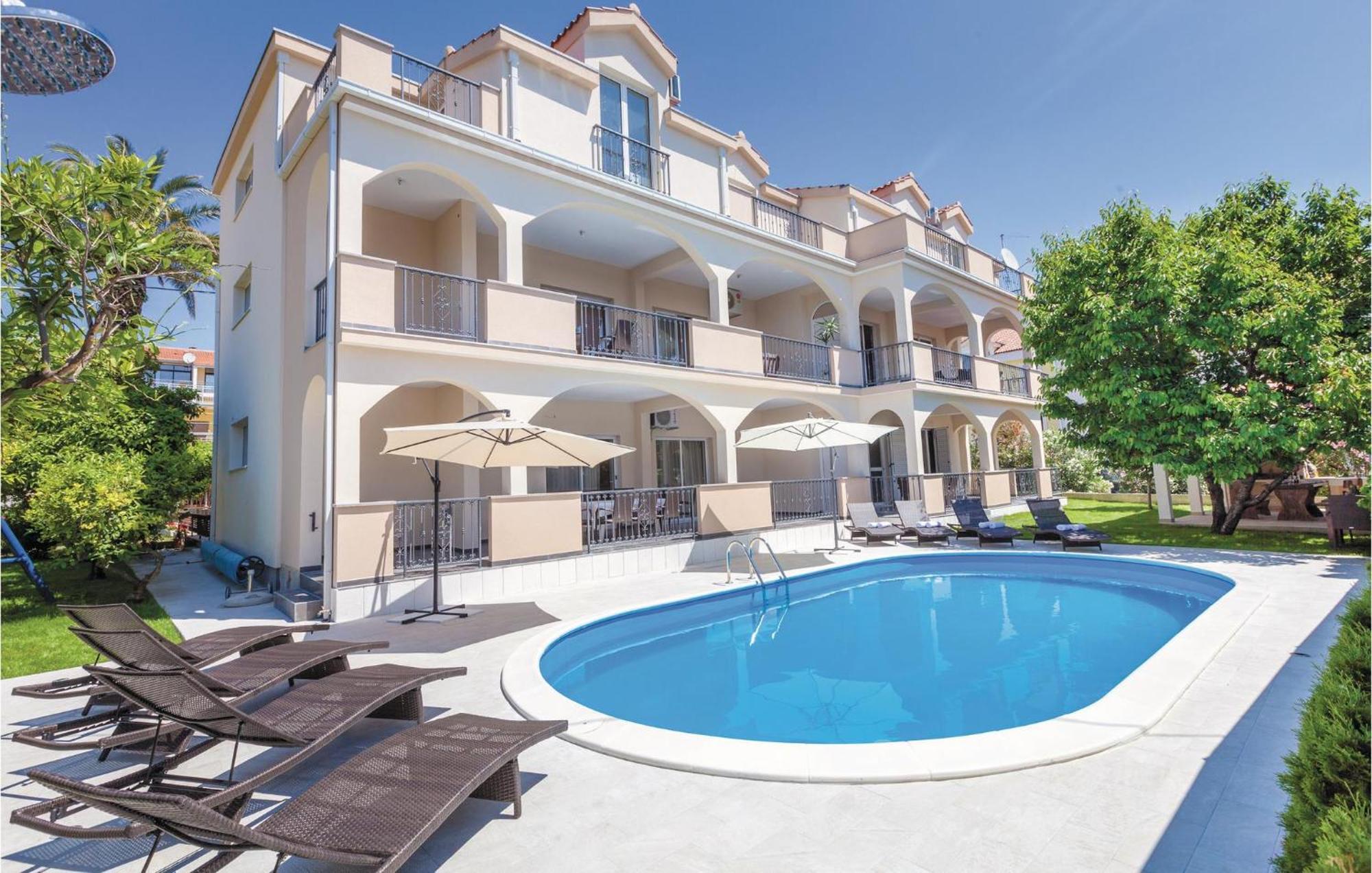 Amazing Apartment In Kastel Stafilic With Jacuzzi Kaštela エクステリア 写真