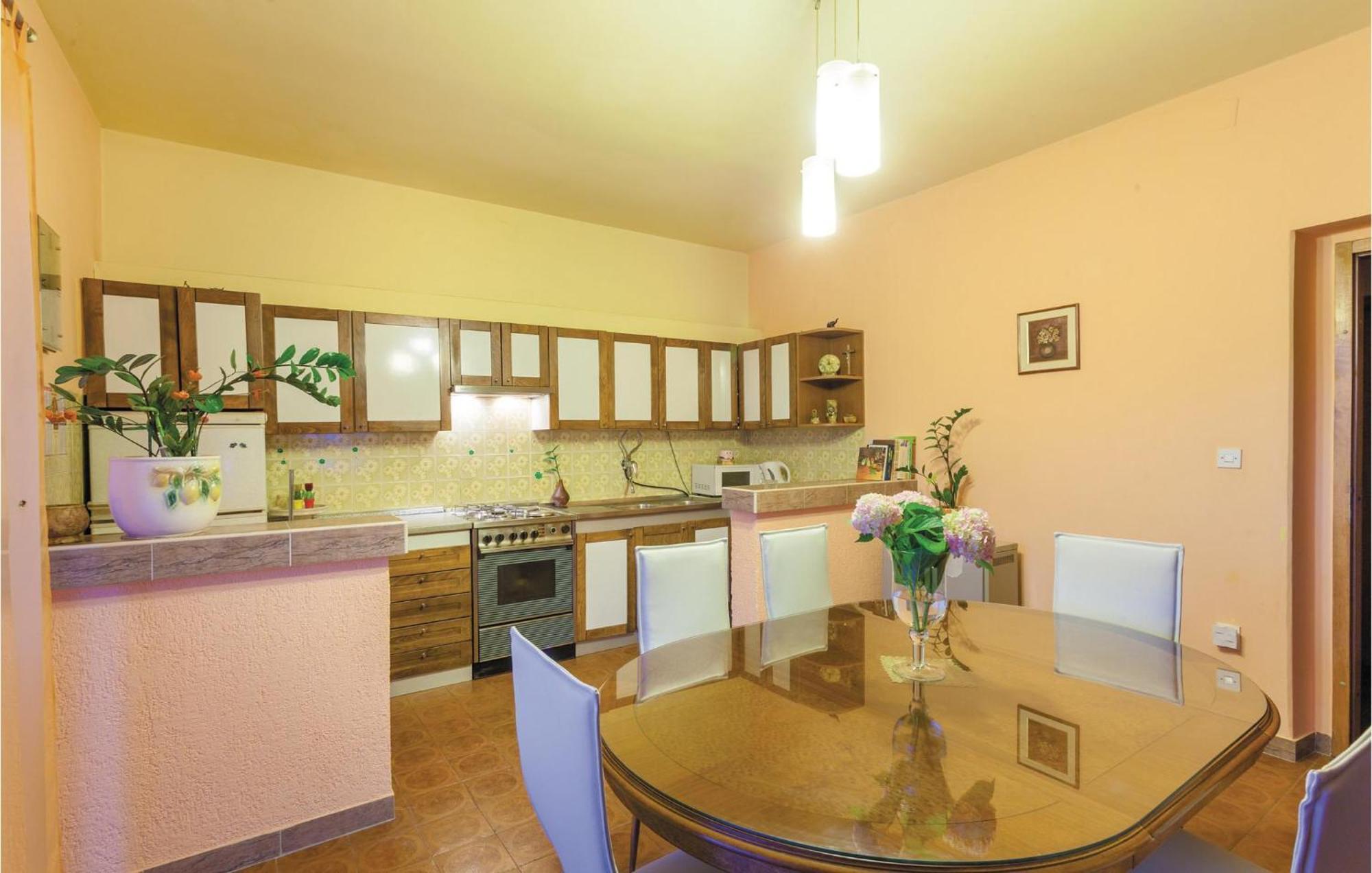 Amazing Apartment In Kastel Stafilic With Jacuzzi Kaštela エクステリア 写真