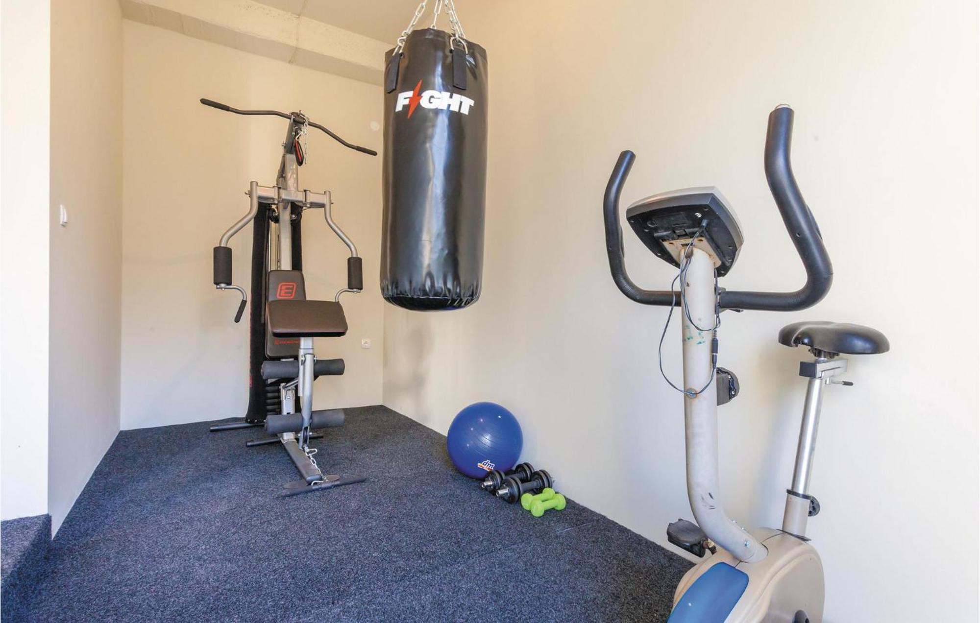 Amazing Apartment In Kastel Stafilic With Jacuzzi Kaštela エクステリア 写真