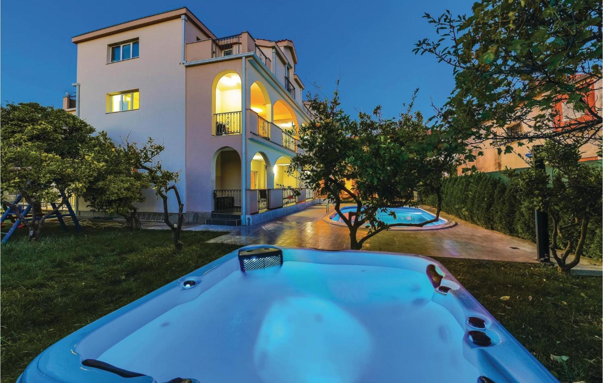 Amazing Apartment In Kastel Stafilic With Jacuzzi Kaštela エクステリア 写真
