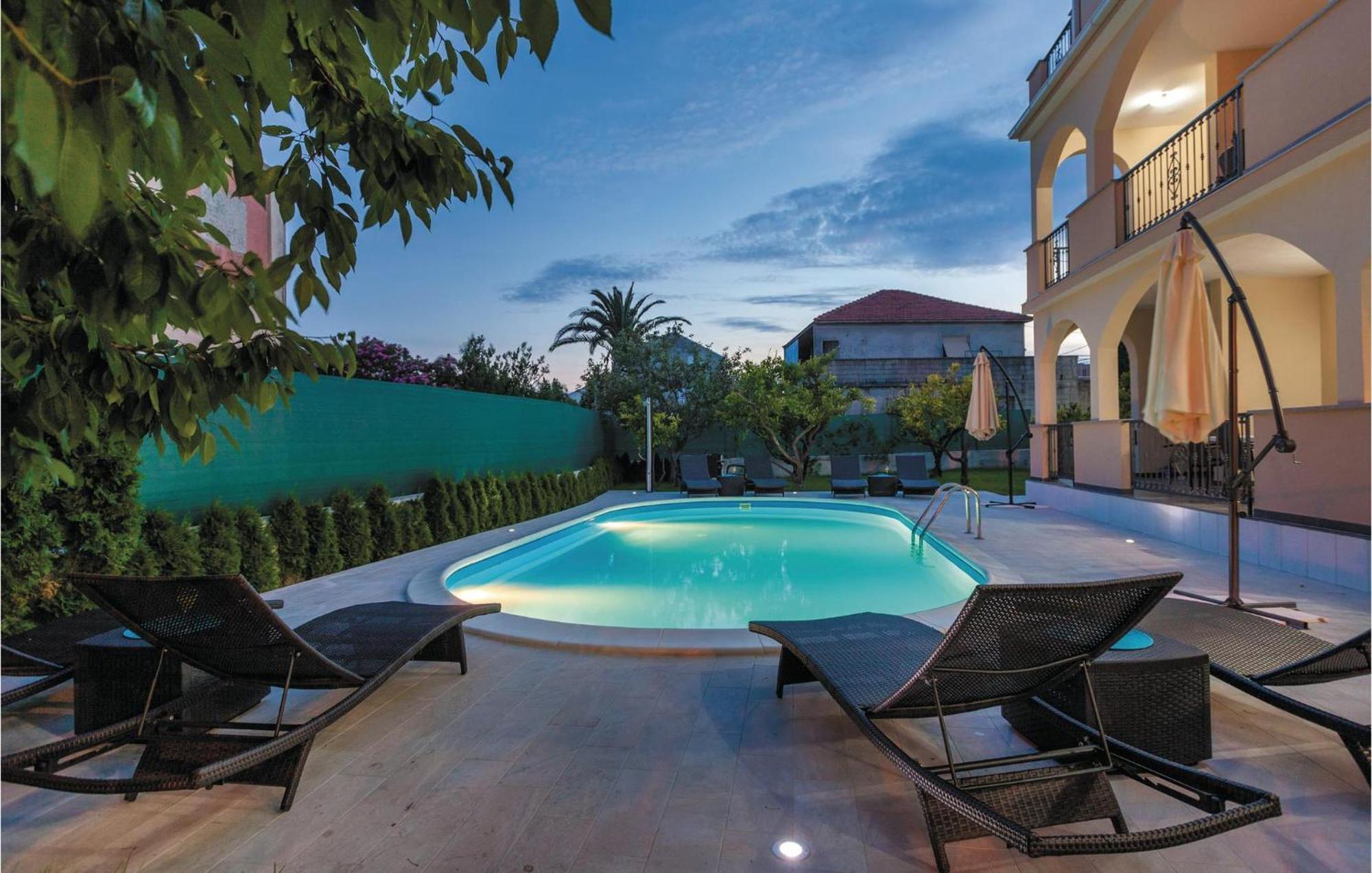 Amazing Apartment In Kastel Stafilic With Jacuzzi Kaštela エクステリア 写真