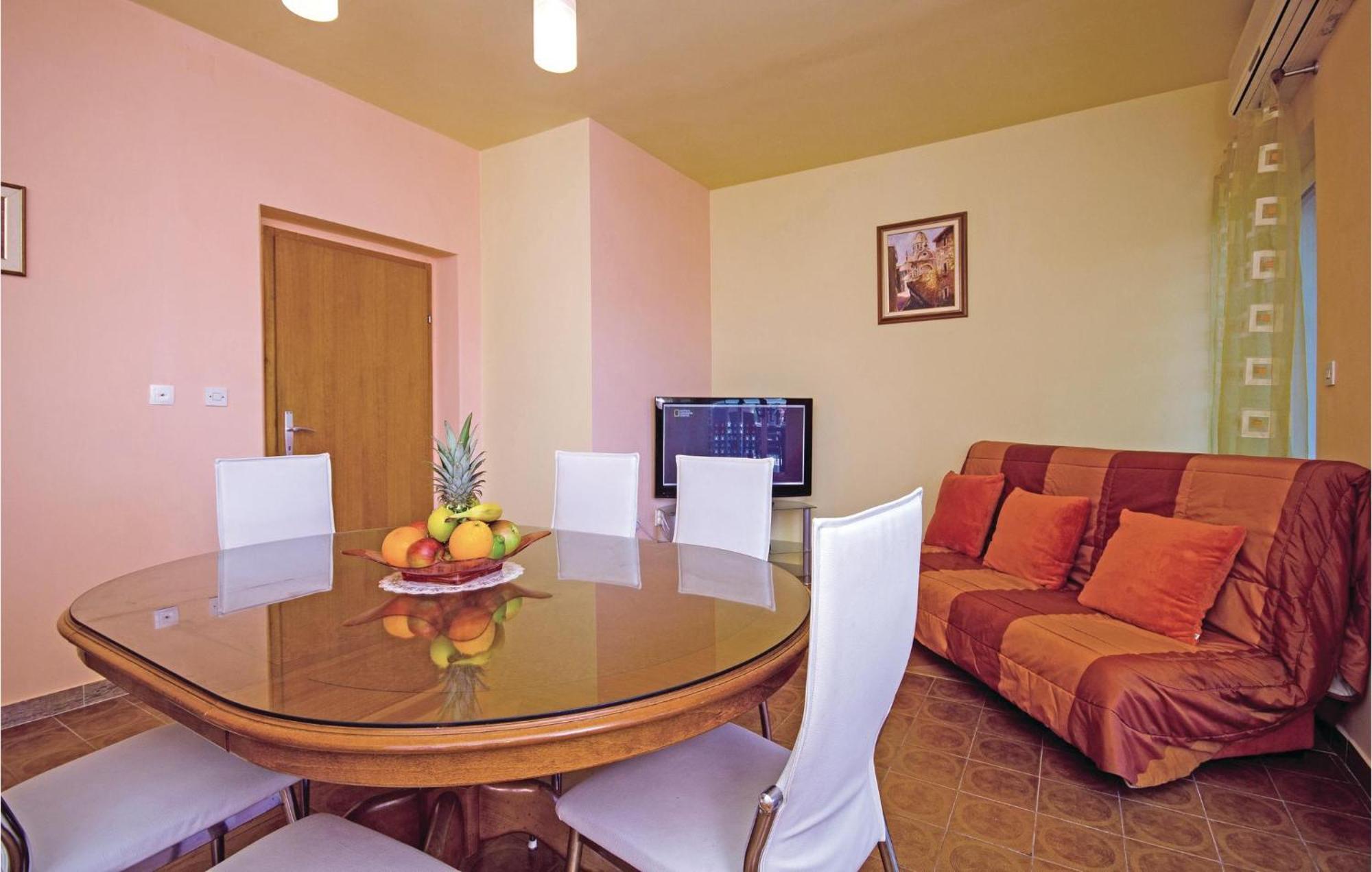 Amazing Apartment In Kastel Stafilic With Jacuzzi Kaštela エクステリア 写真