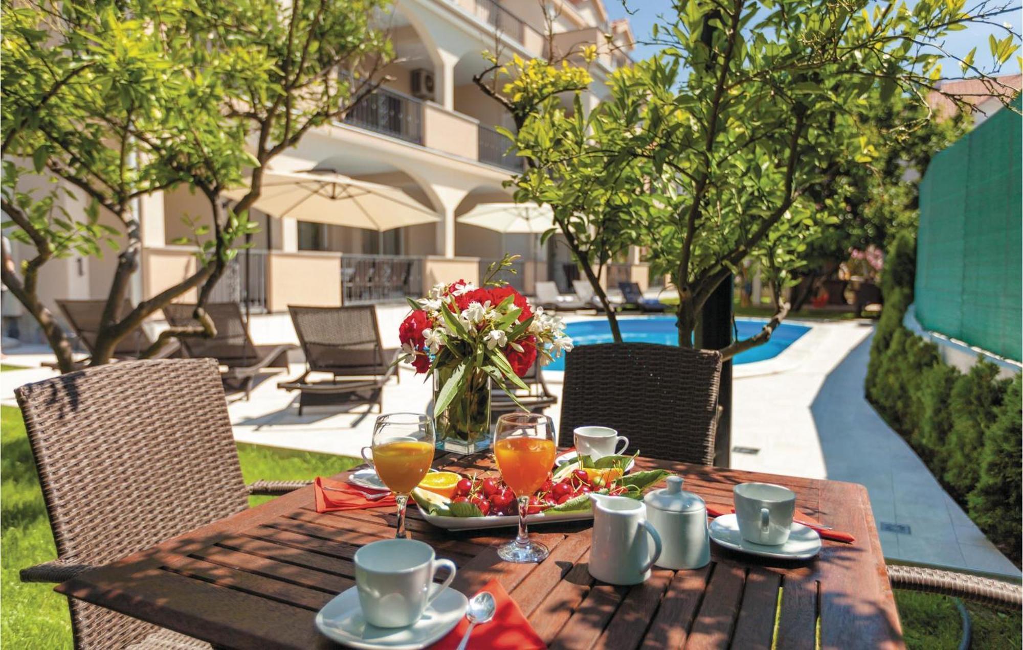 Amazing Apartment In Kastel Stafilic With Jacuzzi Kaštela エクステリア 写真