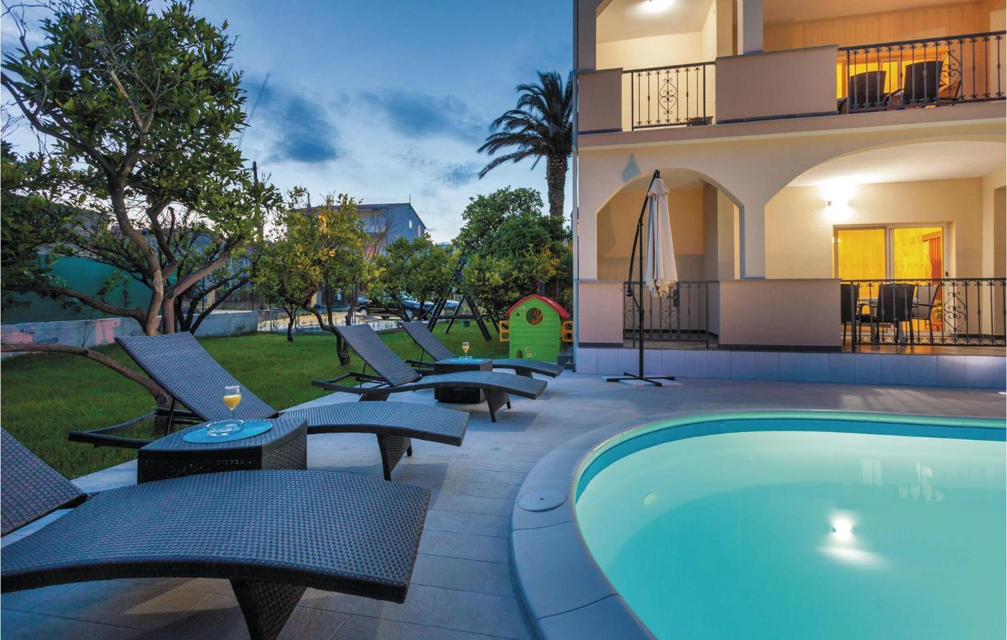 Amazing Apartment In Kastel Stafilic With Jacuzzi Kaštela エクステリア 写真