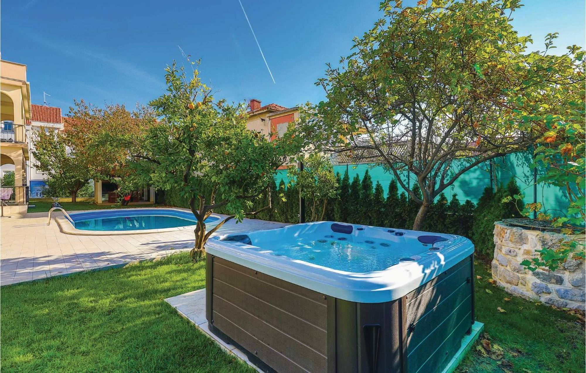 Amazing Apartment In Kastel Stafilic With Jacuzzi Kaštela エクステリア 写真