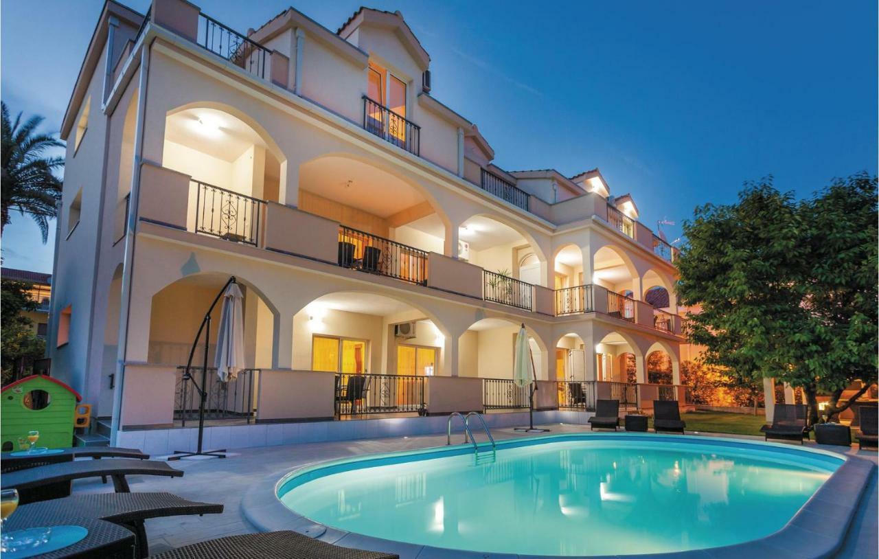 Amazing Apartment In Kastel Stafilic With Jacuzzi Kaštela エクステリア 写真